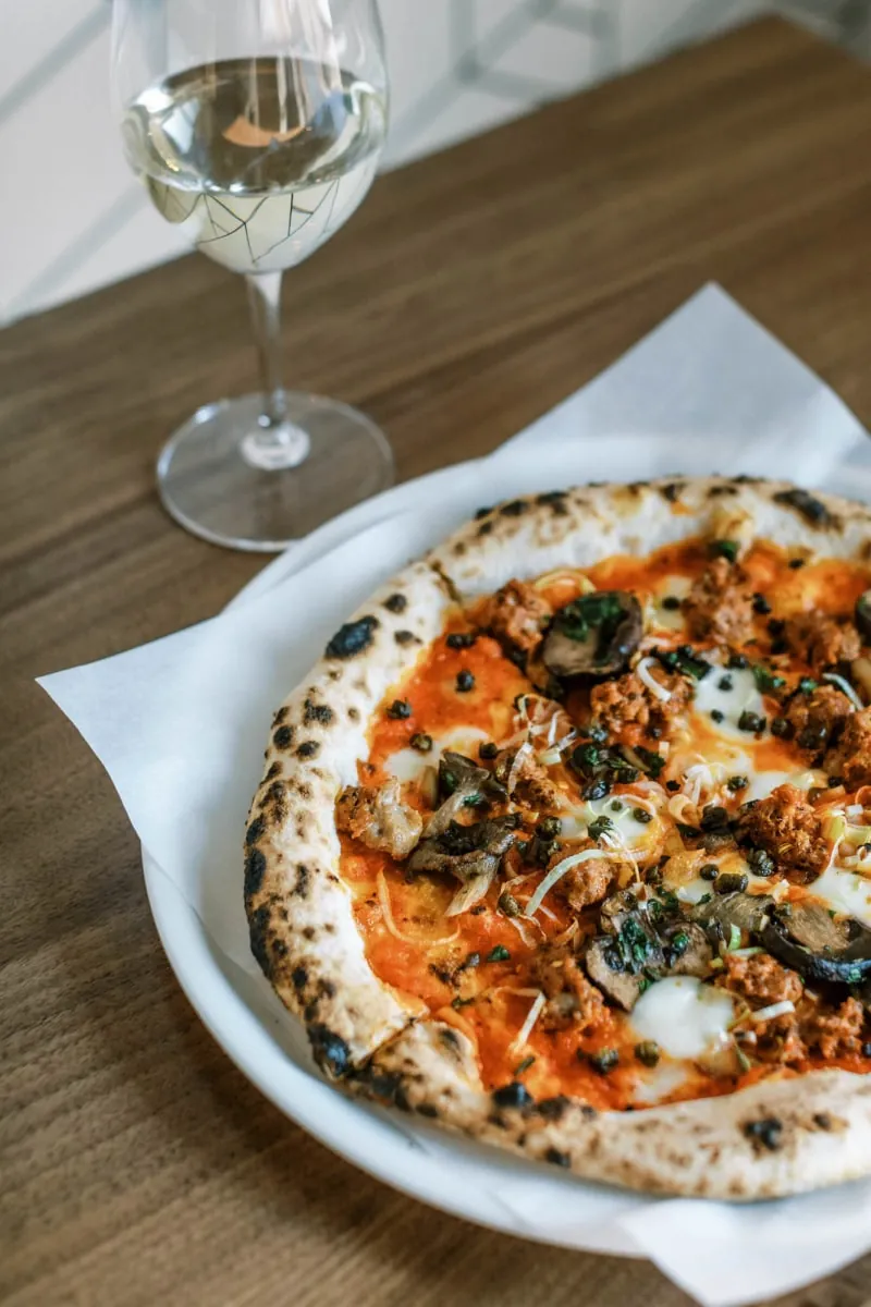 Pizza and white wine at Franka